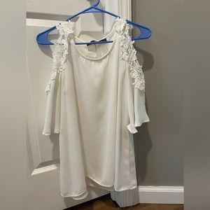 Small blouse / fits like a medium